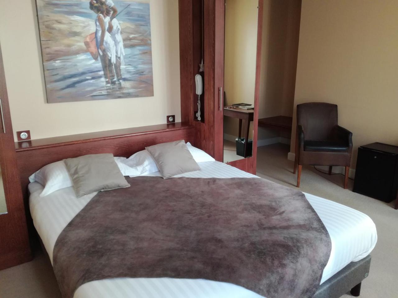 Logis Hotel Le Moulin De Chalons Le Guâ Екстериор снимка